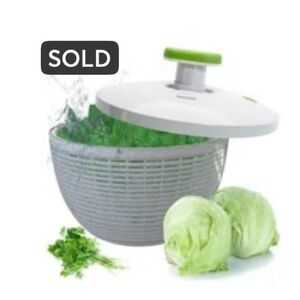 Green and White Salad Spinner. New never used.